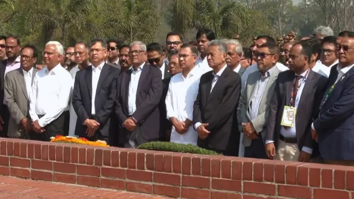 শপথের ২৪ ঘণ্টার মধ্যেই স্মৃতিসৌধে প্রধানমন্ত্রী, বিকেলে গুরুত্বপূর্ণ বৈঠক 1 1