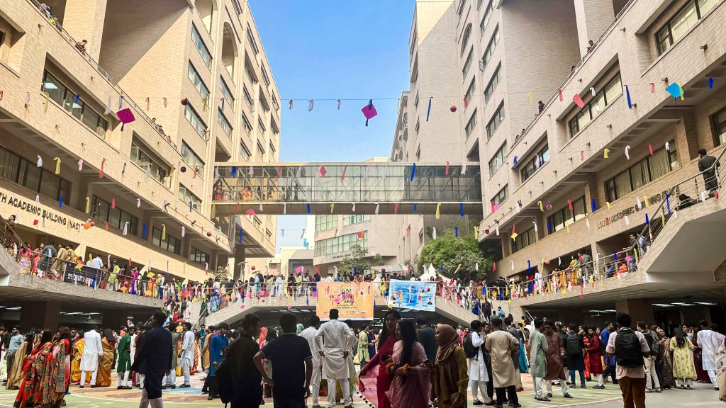 নর্থ সাউথে বসন্তের রঙ, আজ সাংস্কৃতিক আয়োজনে মুখর ক্যাম্পাস