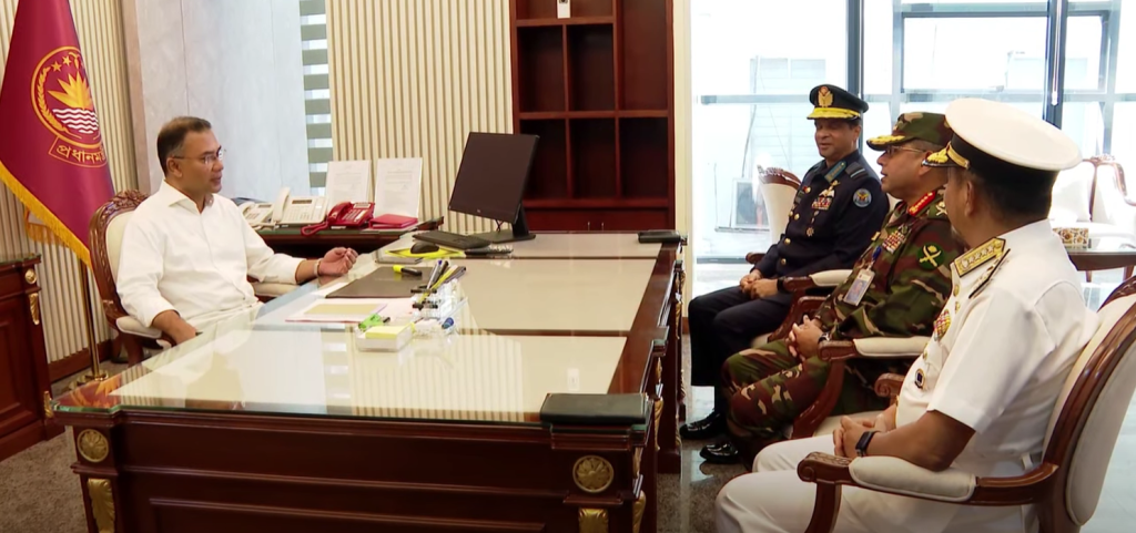 দ্বিতীয় কর্মদিবসেই প্রধানমন্ত্রীর সঙ্গে তিন বাহিনী প্রধানের সাক্ষাৎ