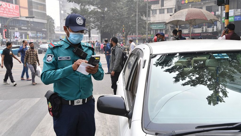 রাজধানীতে ট্রাফিক আইনে কড়াকড়ি, ৩ দিনে ৩০৮৮ মামলা
