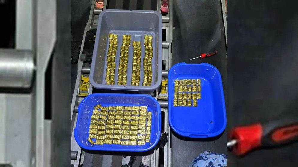 ৩৮ কোটি টাকার স্বর্ণ উদ্ধার, বিমানের টয়লেটে অভিনব লুকানোর কৌশল