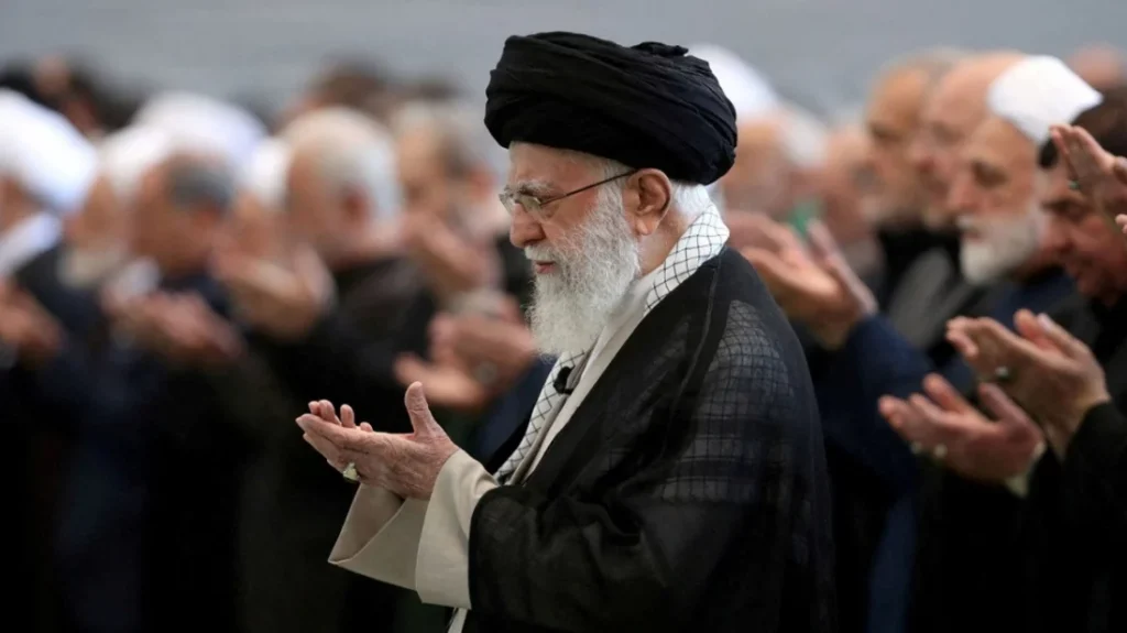 তেহরানে বড় হামলা: খামেনির অবস্থান চিহ্নিত করে ৩০ বোমা নিক্ষেপ