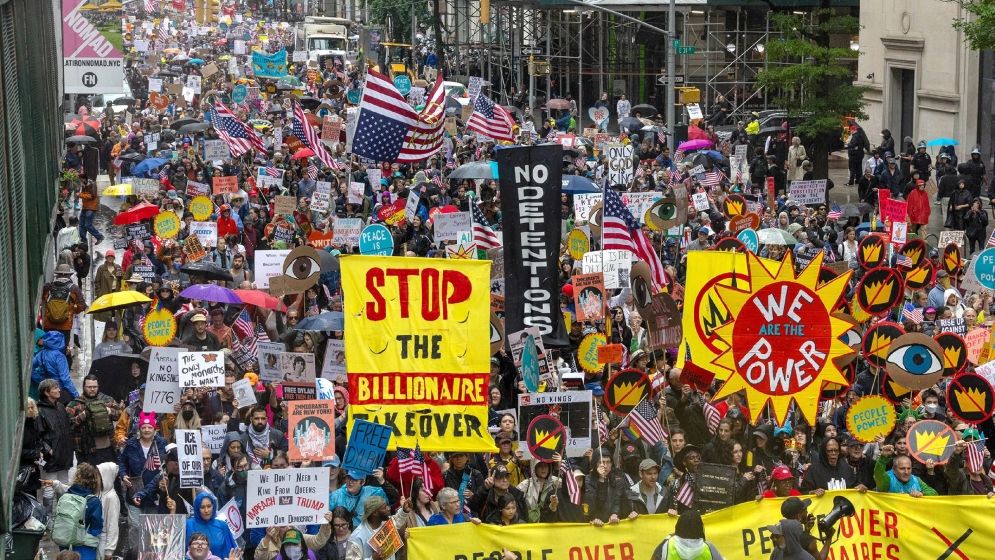 ট্রাম্পবিরোধী ‘নো কিংস’ আন্দোলনে রাস্তায় লাখো মানুষ, ভাঙছে সব রেকর্ড