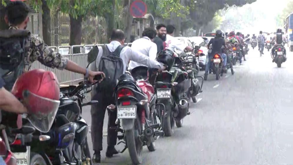 পাম্পে পাম্পে তেল নেই, চট্টগ্রামে জনভোগান্তি চরমে