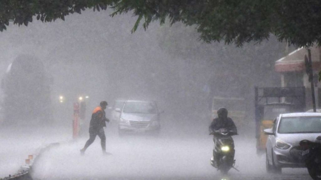 দেশের ৮ জেলায় ঝোড়ো হাওয়াসহ বজ্রবৃষ্টির পূর্বাভাস