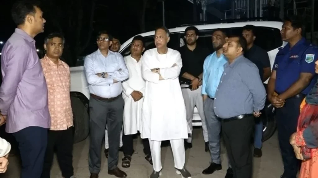 তেল সংকট নিয়ে রাতেই ডিপো পরিদর্শনে জ্বালানিমন্ত্রী