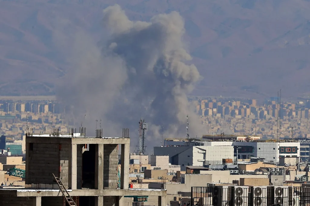 ইরানের আবাসিক এলাকায় বোমা হামলা, নিহতের সংখ্যা বাড়ছে