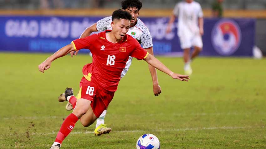 প্রথমার্ধেই ম্যাচ শেষ, তিন গোলে হার টাইগারদের