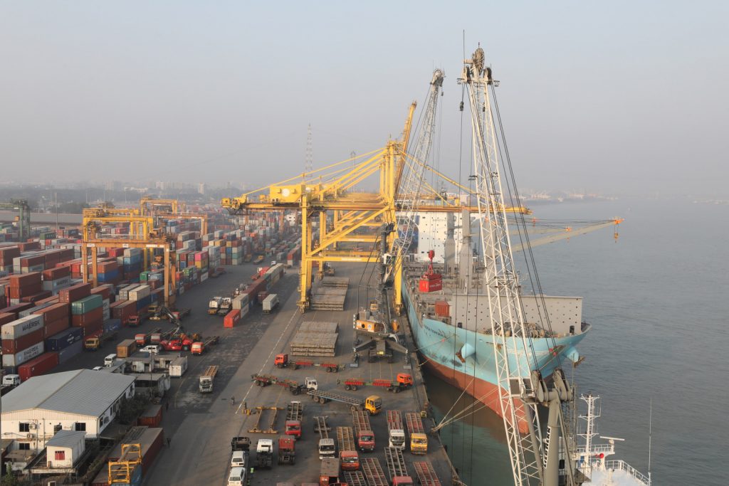 জ্বালানি সরবরাহে বড় খবর, চট্টগ্রাম বন্দরে পৌঁছেছে ৮ জাহাজ