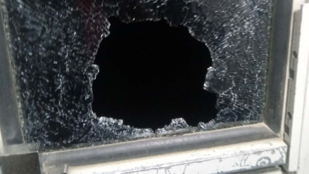 ময়মনসিংহে ট্রেনে উঠতে না পেরে পাথর নিক্ষেপ, জানালা ভাঙচুর