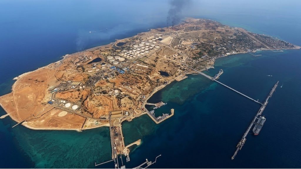 ইরানের তেল ও খারগ দ্বীপের নিয়ন্ত্রণ নিতে চান ট্রাম্প