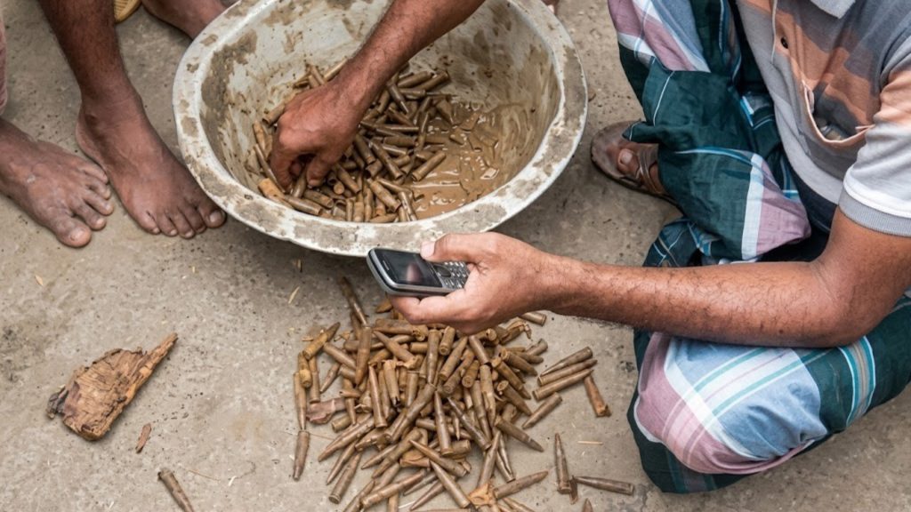 নওগাঁয় মাঠ থেকে ৩২৫ রাউন্ড গুলি উদ্ধার