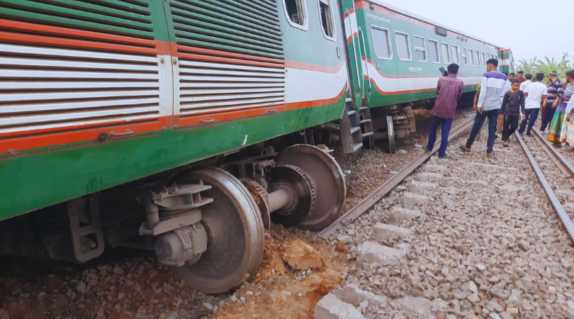 বগুড়ায় ট্রেন দুর্ঘটনা
