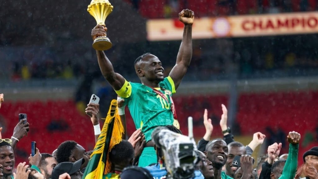 শিরোপা কেড়ে নেওয়ার পরও ট্রফি নিয়ে উদযাপন সেনেগালে