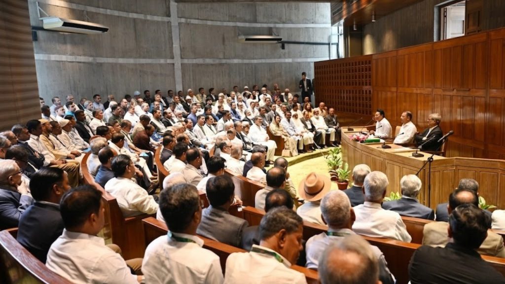 সংসদ শুরুর আগে বিরোধীদলীয় এমপিদের বৈঠক