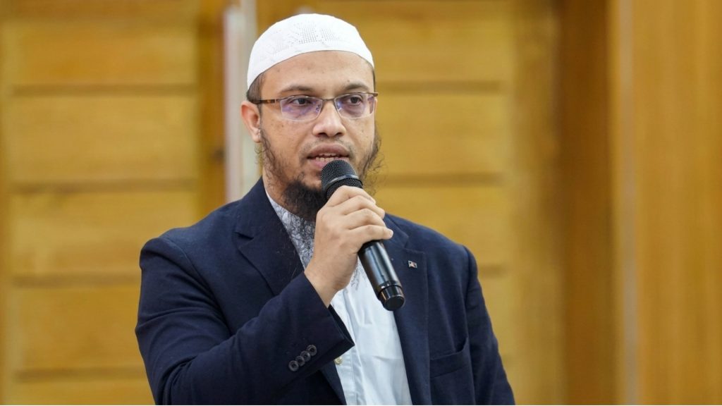 ভিসা বাতিল করে অস্ট্রেলিয়া, সফর মাঝপথেই শেষ শায়খ আহমাদুল্লাহর