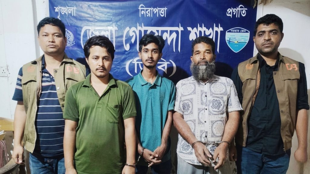 নোয়াখালীতে ১২০০ লিটার অবৈধ পেট্রোল উদ্ধার, গ্রেপ্তার ৩