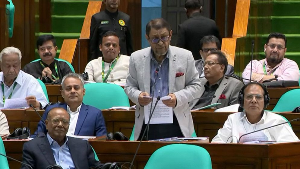 স্বাস্থ্যখাতে বড় নিয়োগের ঘোষণা, আসছে ১ লাখ নতুন কর্মী