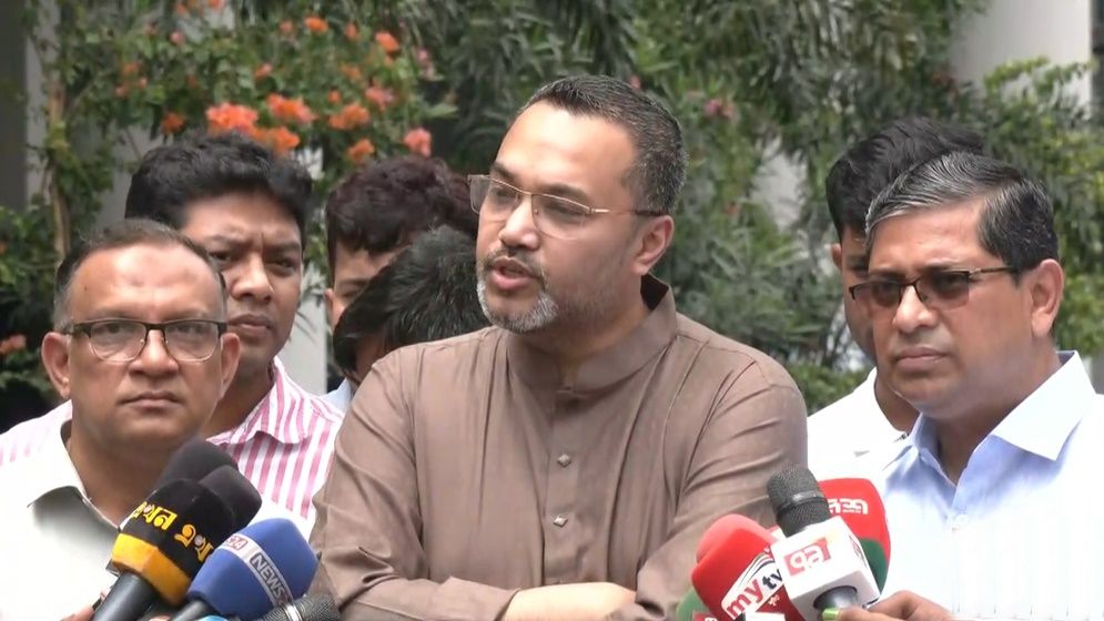 প্রাথমিক শিক্ষার্থীদের জন্য পাটের ব্যাগ ও ইউনিফর্ম দেবে সরকার