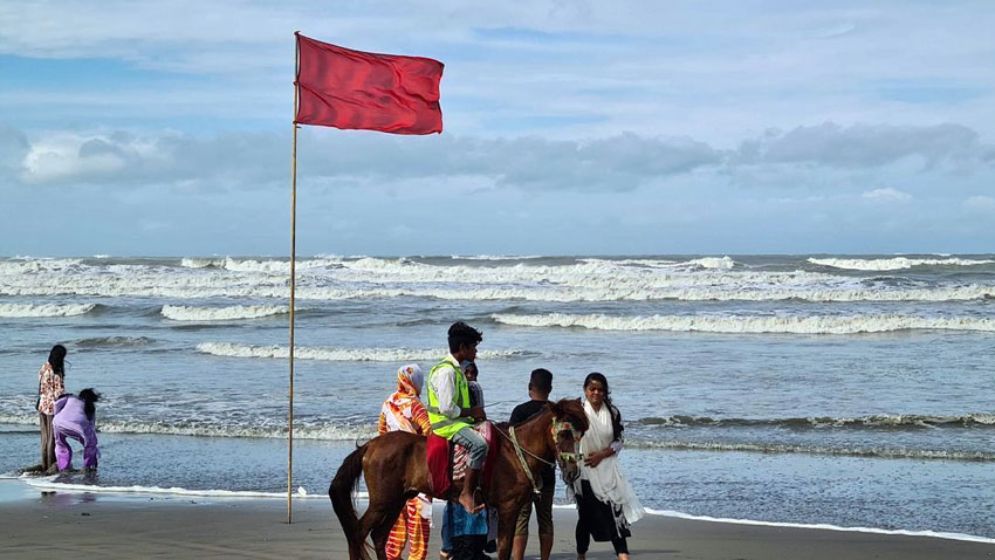 বঙ্গোপসাগরে অস্থিরতা, ৪ সমুদ্রবন্দরে ৩ নম্বর সংকেত