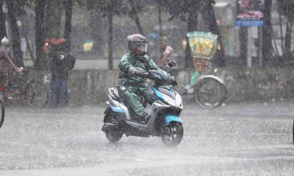 ভারি বৃষ্টিতে ভিজতে পারে ৩ বিভাগ, ঝড়ো হাওয়ার আশঙ্কা