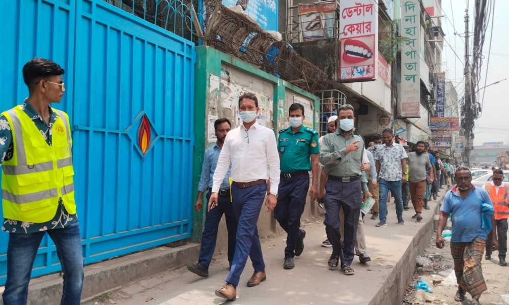 টঙ্গীতে সড়ক দখলমুক্তে অভিযান, উচ্ছেদ করা হচ্ছে অবৈধ স্থাপনা
