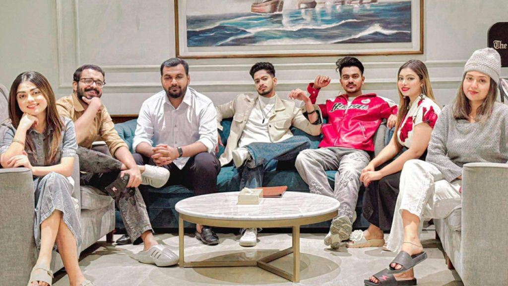 ঈদে ফিরছে ‘দ্য আজাইরা লিমিটেড নতুন ইউটিউব ফিল্ম ‘পৃথিবী বদলে গেছে’