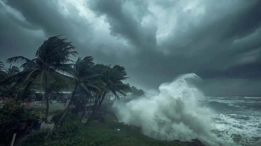 ছয় অঞ্চলে ৮০ কিমি বেগে ঝড়ের সতর্কতা নৌ সংকেত জারি
