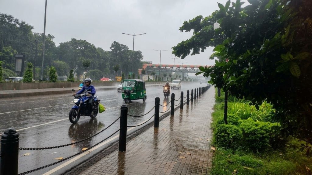 ঢাকায় আংশিক মেঘলা, বজ্রসহ বৃষ্টি হতে পারে