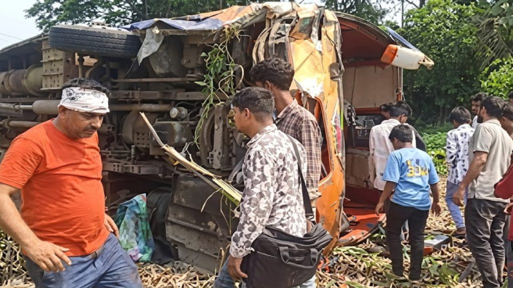 ফরিদপুরের ভাঙ্গায় বাস-পিকআপ সংঘর্ষে নিহত ১, আহত ২৯