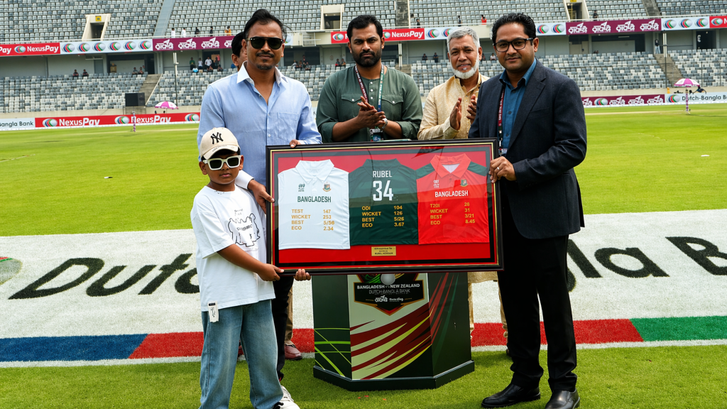 বিদায়ে বিসিবির সম্মাননা পেলেন রুবেল, বাবা-মাকে স্মরণ