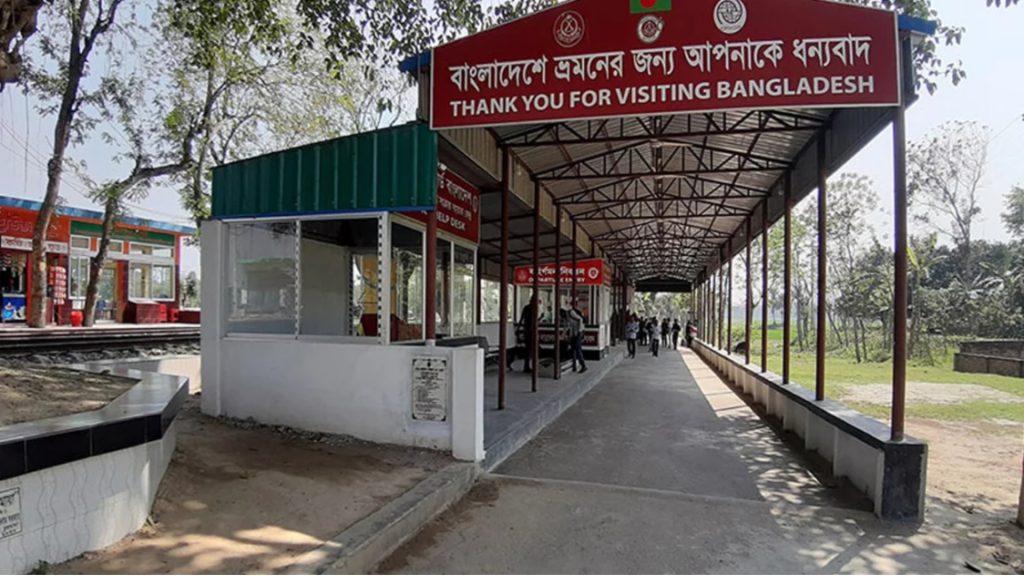 ৩ দিন বন্ধ দর্শনা চেকপোস্টে যাত্রী চলাচল পণ্য পরিবহন চালু
