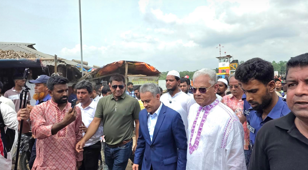 ‘স্বপ্নের সেতু’ ঘিরে বাউফলে উত্তেজনা, অবরুদ্ধ সেতুমন্ত্রী