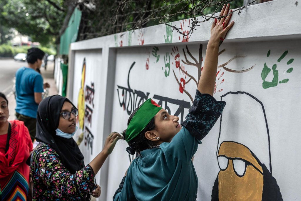 ‘জুলাইয়ের গ্রাফিতিতে ভয় কিসের’, চট্টগ্রাম ইস্যুতে প্রশ্ন হাসনাতের