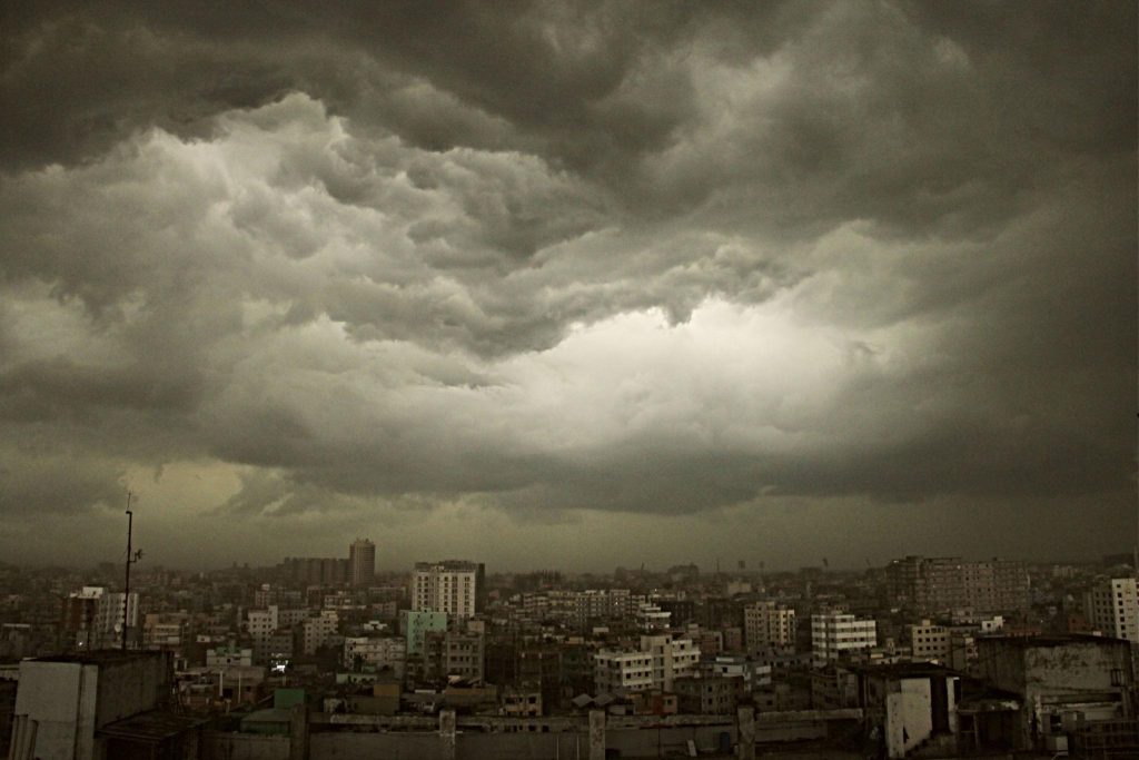 ৬০ কিমি বেগে ঝড়ের আভাস, সতর্কতা ১০ জেলায়
