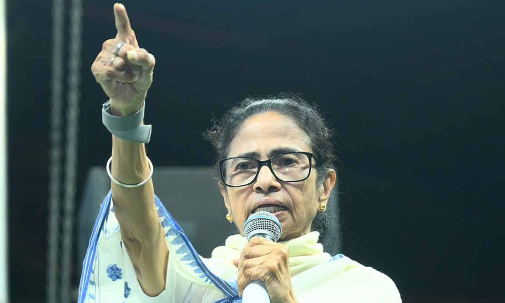 এখনও হার মানেননি মমতা, সূর্য ডোবার পর জয়ের আশায় তৃণমূল
