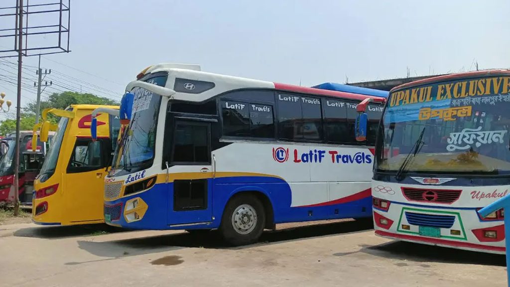রাজশাহীতে হঠাৎ বাস ধর্মঘট, সারা দেশে যোগাযোগে অচলাবস্থা