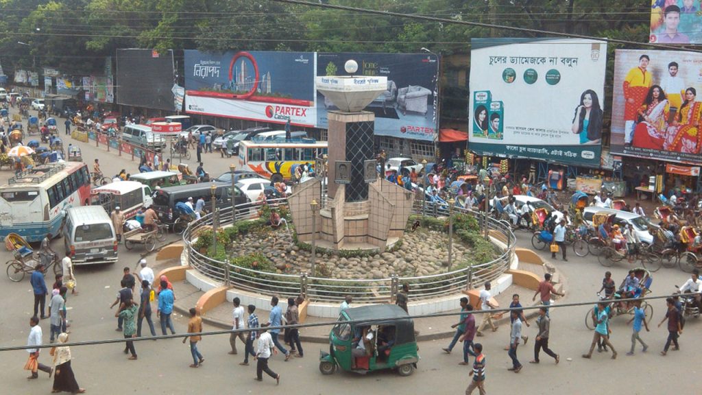 সাতমাথা দখলের ‘সময় ভাগাভাগি রাজত্ব’, দিনে দিনে বদলায় দৃশ্য
