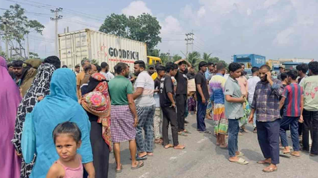 ১০ টাকা চাঁদায় প্রাণ গেল অটোচালকের, ঢাকা-চট্টগ্রাম মহাসড়ক অবরোধ