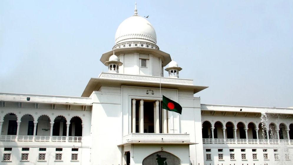 হঠাৎ বিলুপ্ত সুপ্রিম কোর্ট সচিবালয়, আইন মন্ত্রণালয়ে ফেরত ১৫ কর্মকর্তা