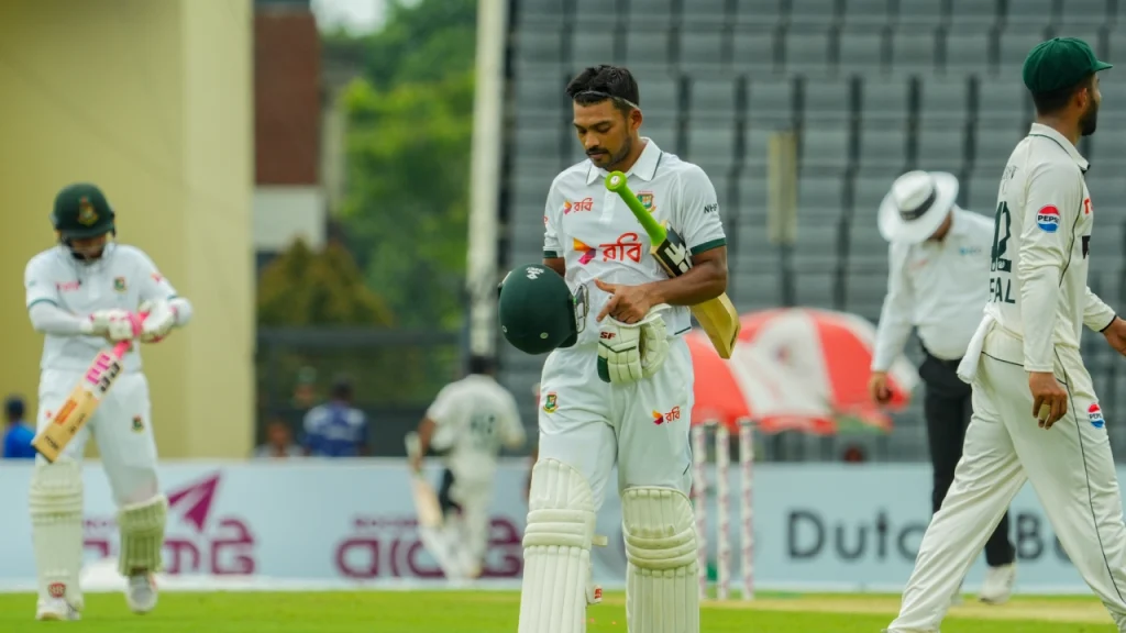 দ্বিতীয় সেশনে ব্যাটিং ধসে বিপাকে বাংলাদেশ
