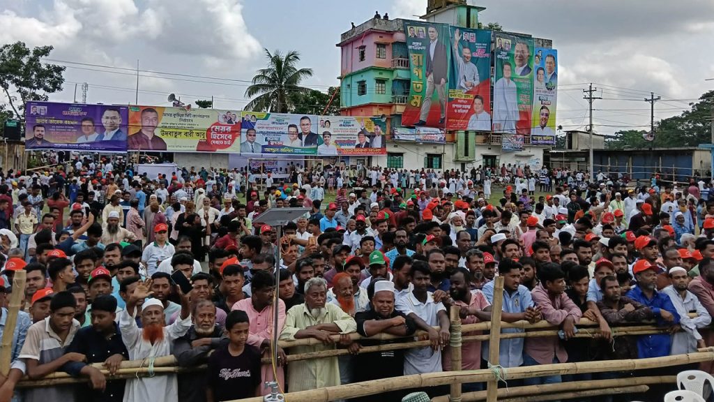 খণ্ড খণ্ড মিছিলে সমাবেশস্থলে আসছেন নেতাকর্মীরা