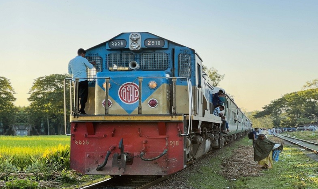 কোটচাঁদপুরে ট্রেন লাইনচ্যুত, ৫ ঘণ্টা বন্ধ থাকার পর সচল রেলপথ