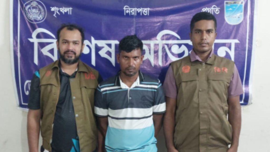 আশুলিয়ায় ১৩০০ ইয়াবাসহ মাদক কারবারি গ্রেপ্তার