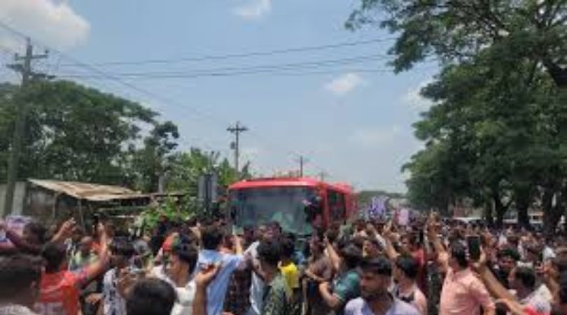 কুমিল্লায় তারেক রহমানকে ঘিরে নেতাকর্মীদের ব্যাপক উপস্থিতি