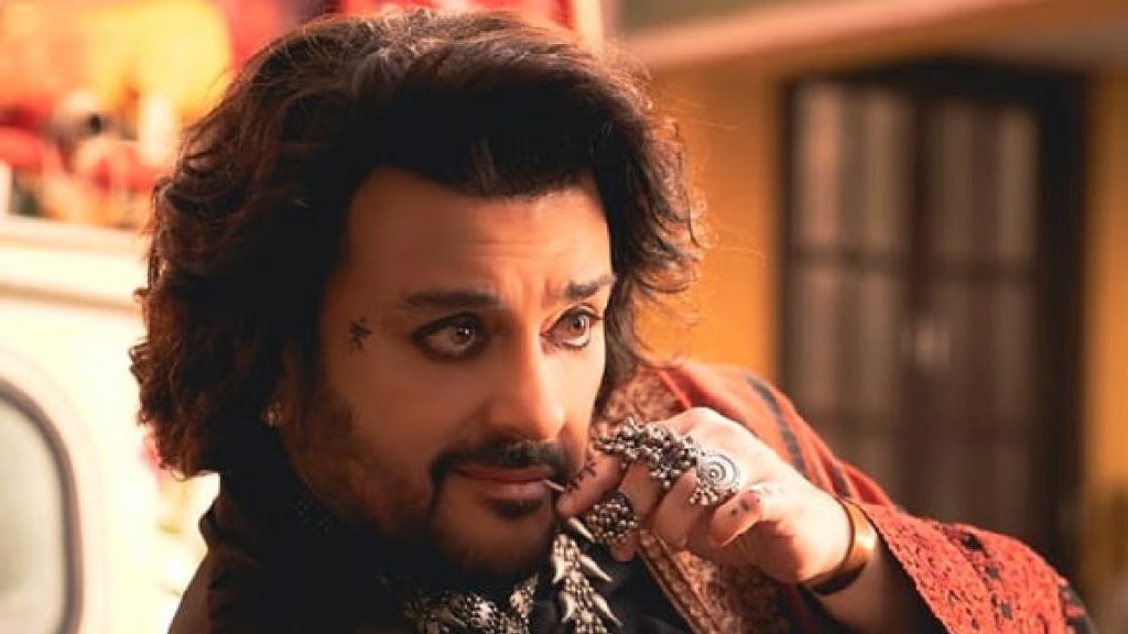 গয়না আর ট্যাটুতে ভিন্ন আমেজ নতুন লুকে চমকে দিলেন আদনান