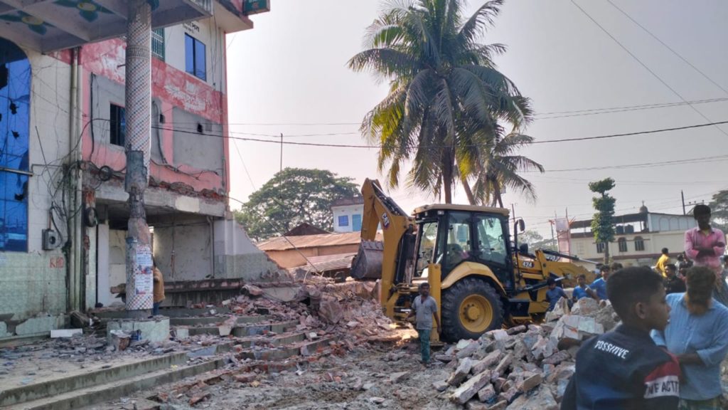 চাঁদপুর-কুমিল্লা সড়কে ২৭০ অবৈধ স্থাপনা উচ্ছেদ