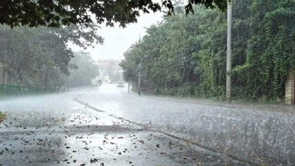 ঢাকায় ধেয়ে আসছে তীব্র বজ্রবৃষ্টি আবহাওয়ার বড় পূর্বাভাস