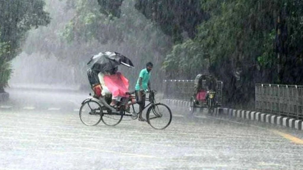 ঢাকায় বজ্রসহ বৃষ্টির আভাস তাপমাত্রা থাকবে স্থির