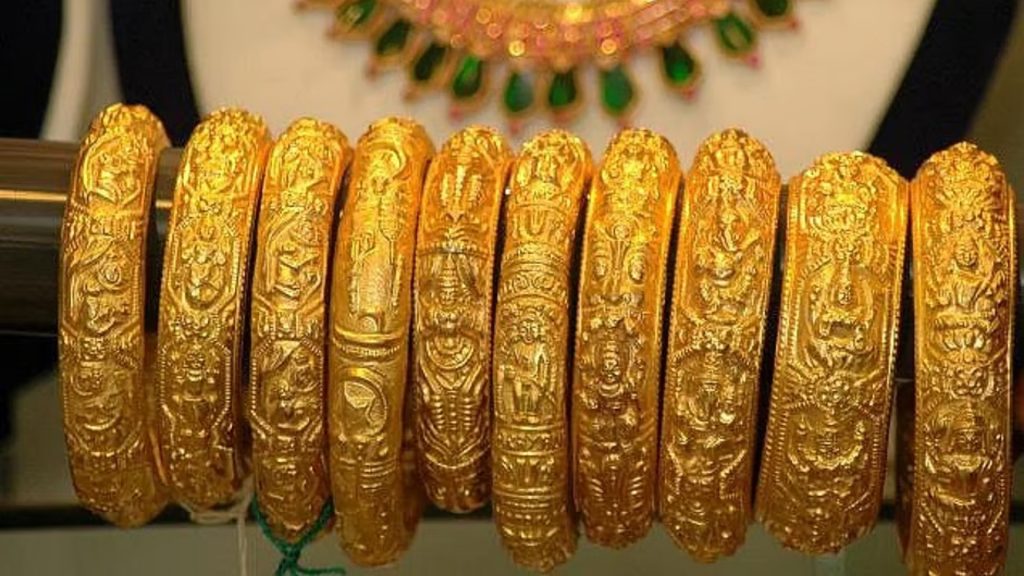 দেশের বাজারে সোনার দাম ভরিতে ২ লাখ ৪৪ হাজার ছাড়াল